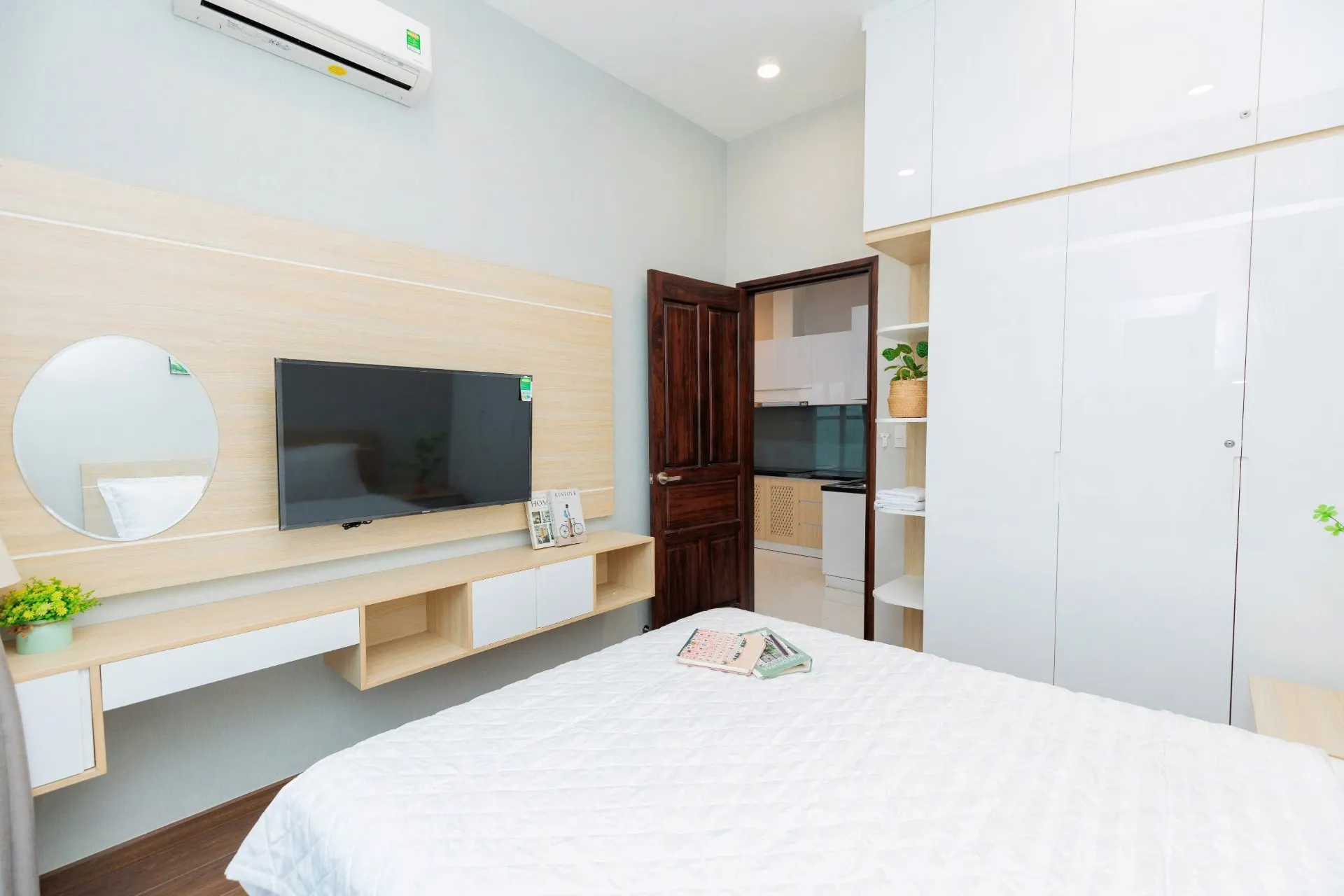 Ban công thoáng đãng ngắm cảnh biển Bãi Sau và toàn cảnh Vũng Tàu — Căn Hộ 1402