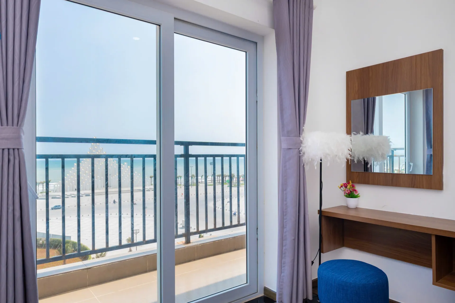 Góc nhìn từ ban công đón gió biển mát lành — Căn Hộ 603 Chung cư Mermaid Seaview