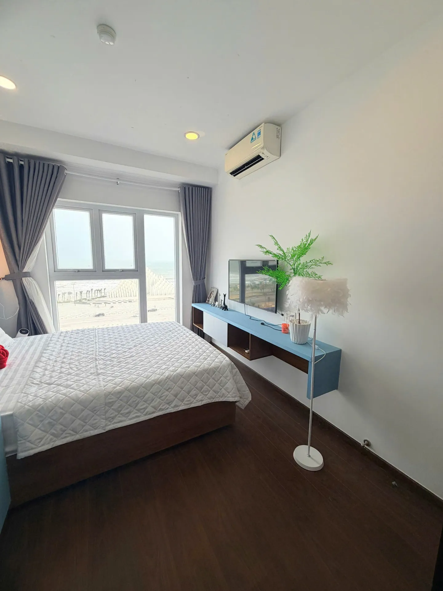 Không gian phòng khách và khu vực sinh hoạt chung rộng rãi — Căn Hộ 905 Chung cư Mermaid seaview