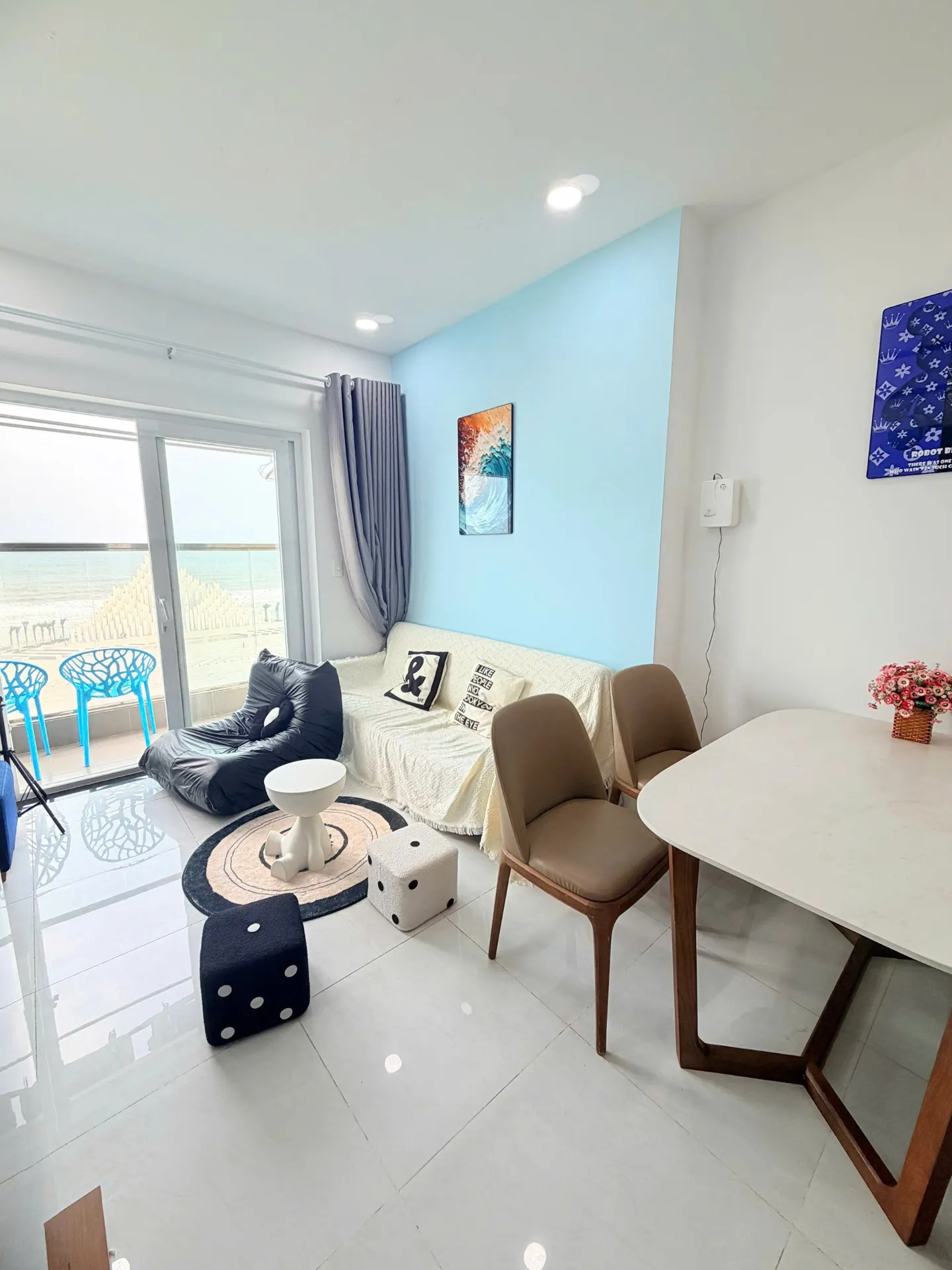 Phòng ngủ thứ hai ấm cúng đón ánh sáng tự nhiên cho gia đình — Căn Hộ 905