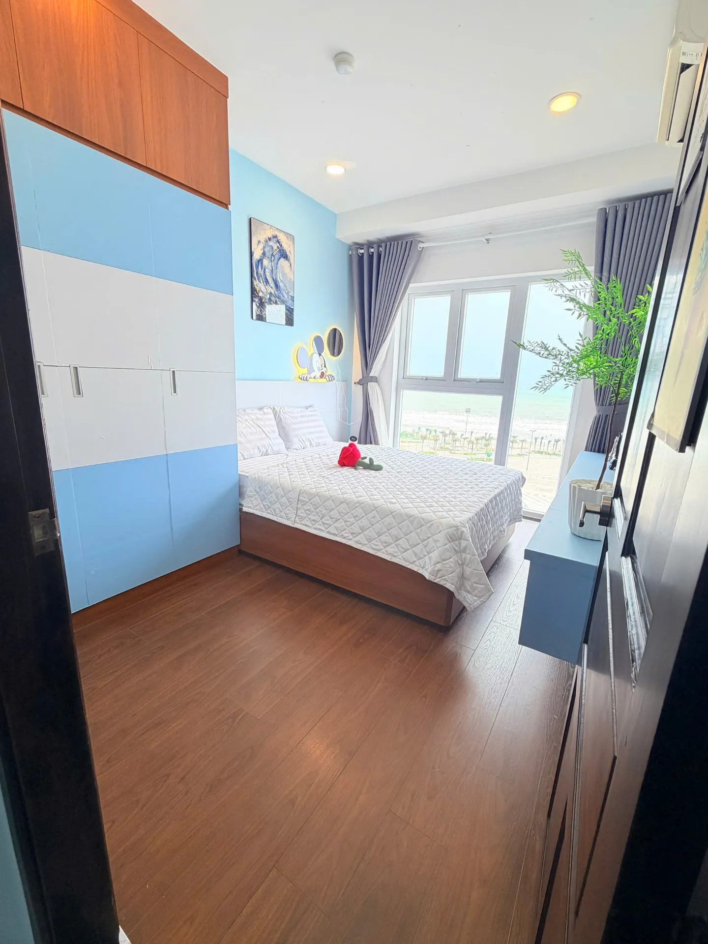 Không gian căn hộ sạch sẽ được quản gia vệ sinh khử khuẩn trước khi đón khách — Căn Hộ 905