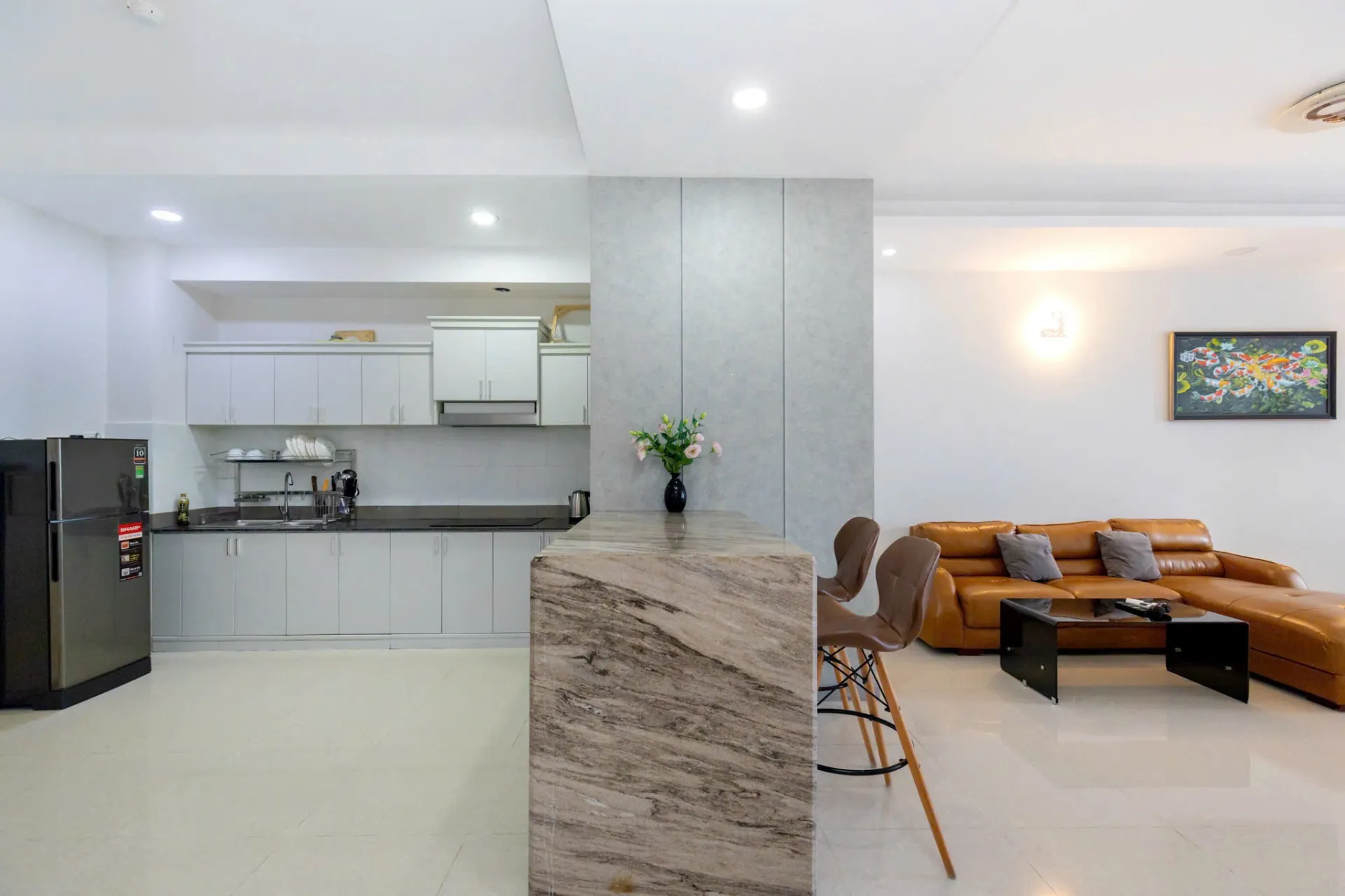 Không gian căn hộ sạch sẽ được quản gia vệ sinh khử khuẩn trước khi đón khách — Căn Hộ 21O