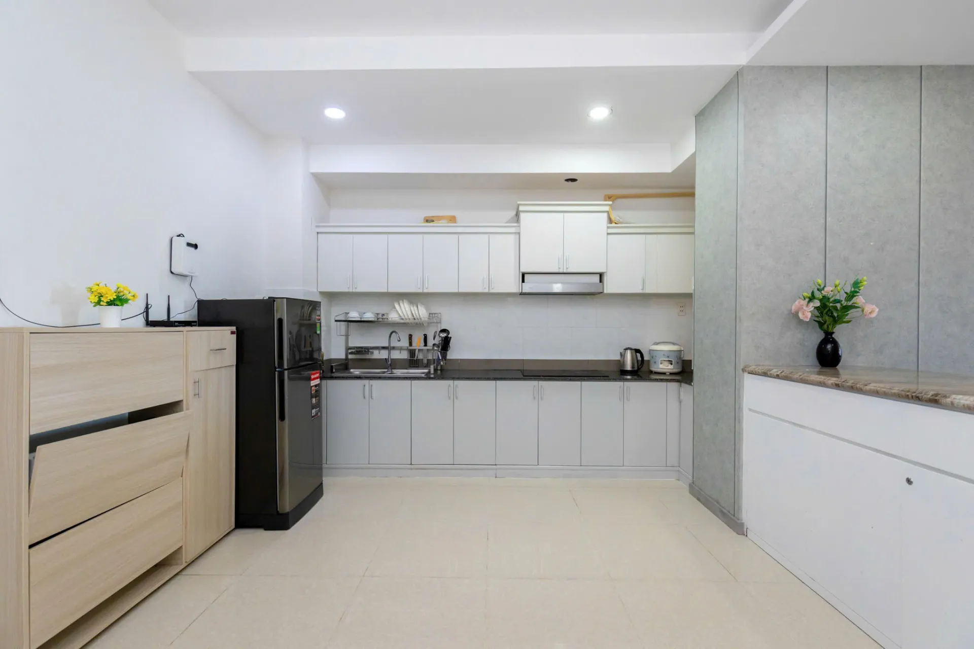 Góc chụp tổng thể không gian nghỉ dưỡng ấm cúng — Căn Hộ 21O (Tòa nhà Oasky)